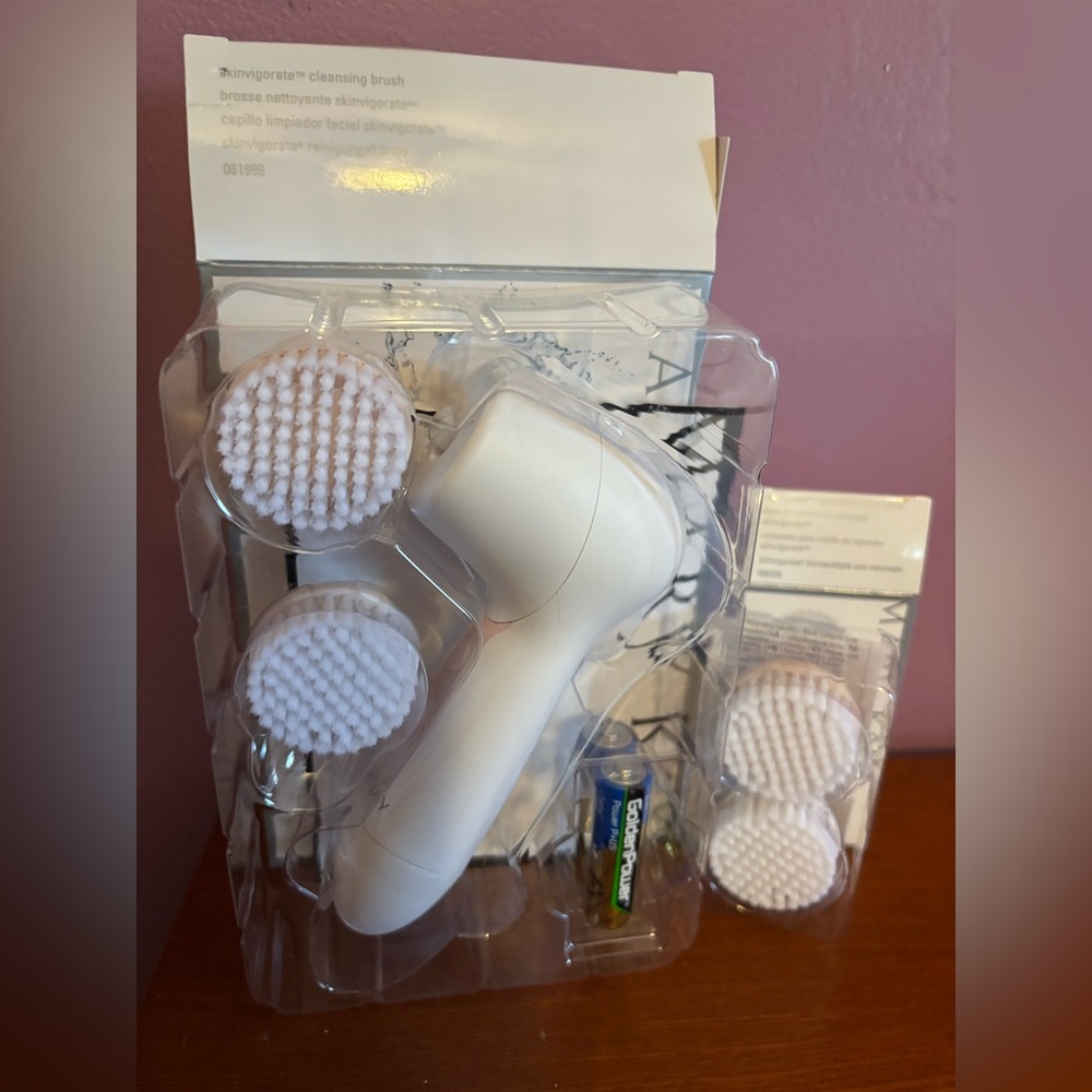 New! Mary Kay Skinvigorate Cleansing Brush and Replacement Brush Heads